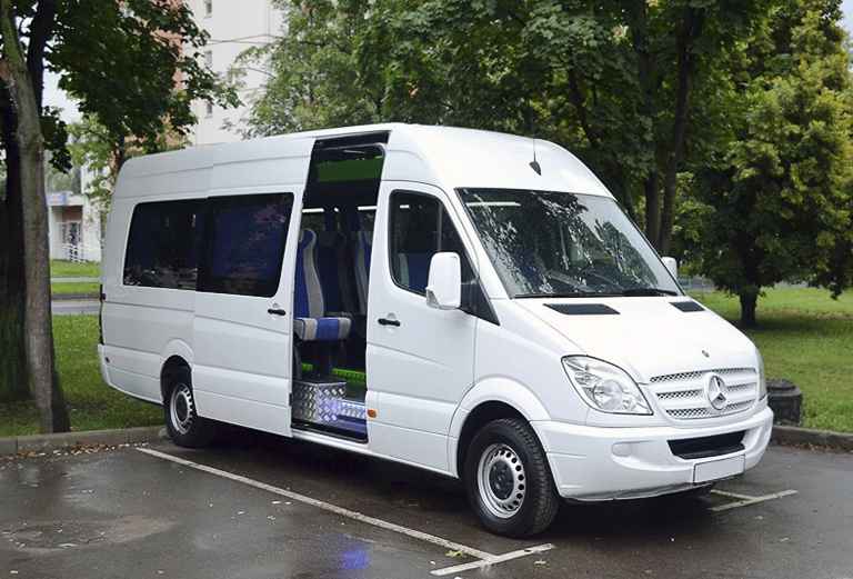 Заказ микроавтобуса для перевозки людей из поселок Боровинка в Санкт-Петербург